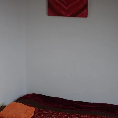 Lovely Central 3 With Kitchen *